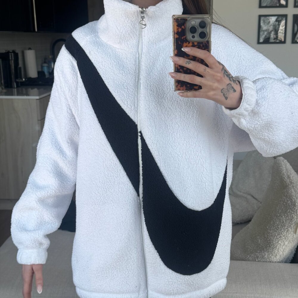 XS Nike Reversible Black and White Reversible Windbreaker/Sherpa Jacket
